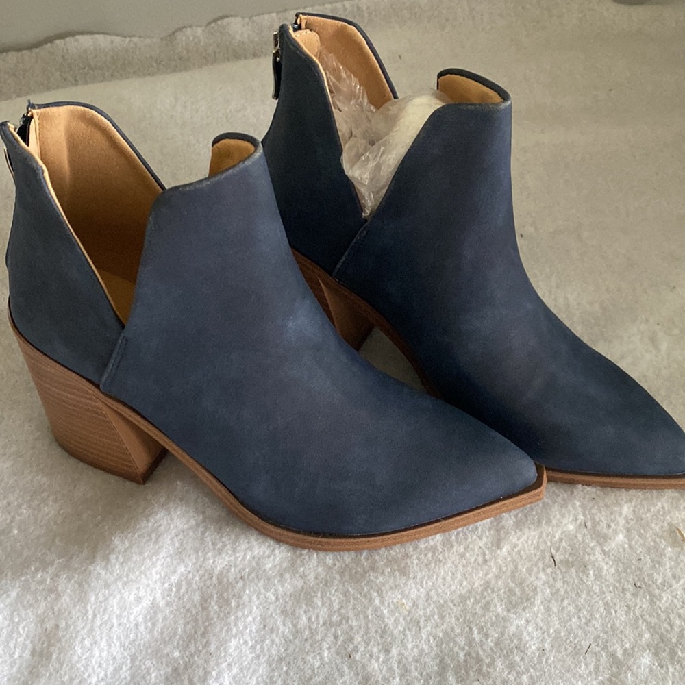 New without tags blue ankle boots